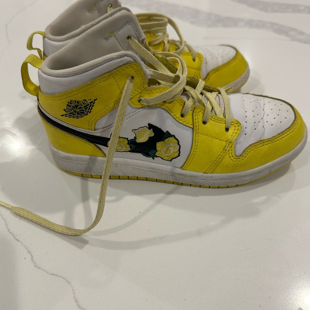 Nike Air Jordan 1 Retro Mid Dynamic Yellow Floral Flower - Size 1.5 Girls
